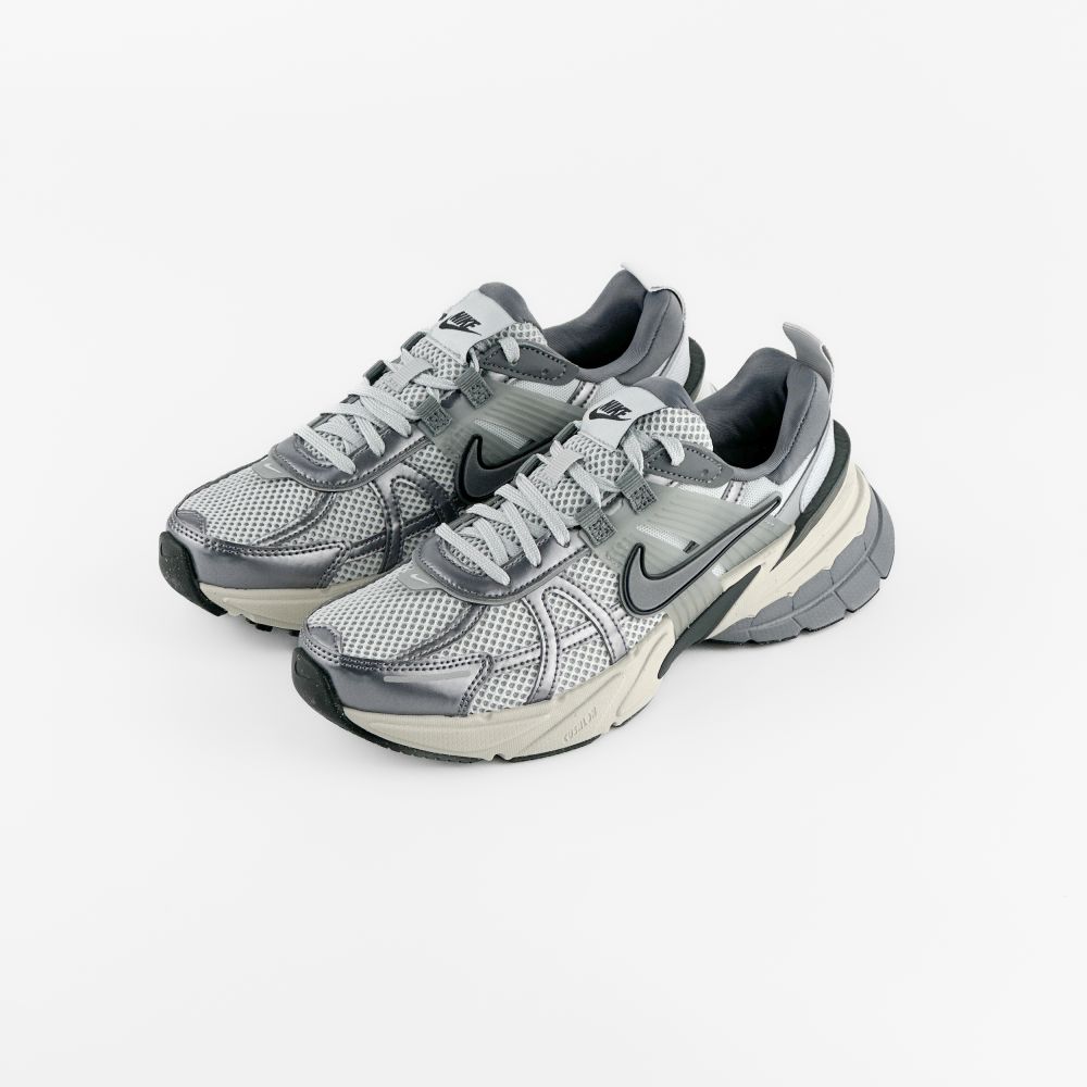 Кросівки Nike V2K Run FD0736 003 КУПИТЬ в 𝐒𝐏𝐎𝐑𝐓 𝐌𝐎𝐎𝐃